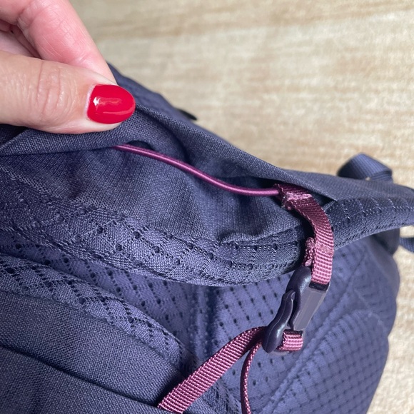 The North Face Isabella 3.0 20L Purple Backpack - Picture 6 of 12